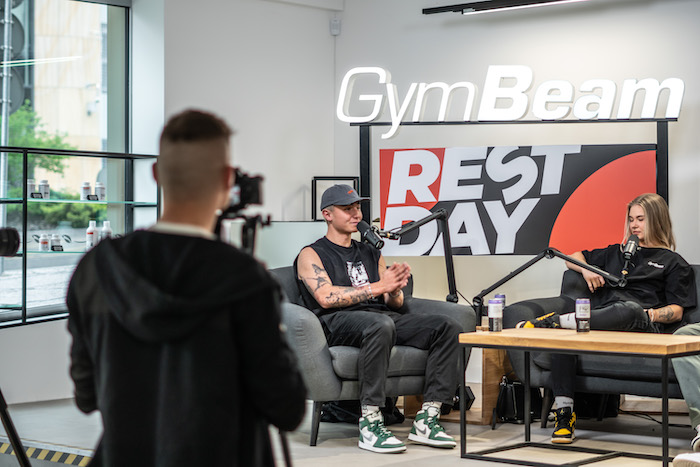 Natáčení rozhovoru s Davidem Luu v karlínském Fitness Hubu společnosti GymBeam, zdroj: GymBeam