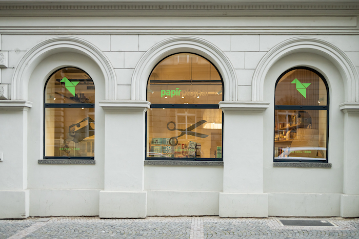 Firma Plojhar, jež provozuje své papírnictví v Českých Budějovicích, otevírá svou první pobočku také v Praze v ulici Jindřišská, zdroj: Plojhar.