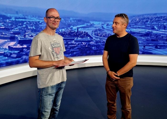 Redaktor Lukáš Polák s ředitelem zpravodajství TV Nova Kamilem Houskou. Foto: MediaGuru.cz