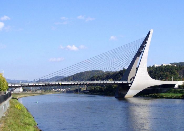 Ústí nad Labem a jeden z jeho symbolů přes řeku Labe. Foto: Pixabay