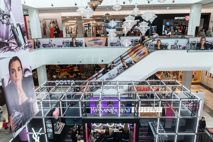 Ukázky využití komunikačních možností v OC Westfiled, zdroj: Westfield Rise