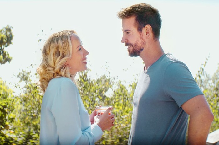 Páteční večer pro televizní premiéru komedie Sladký život