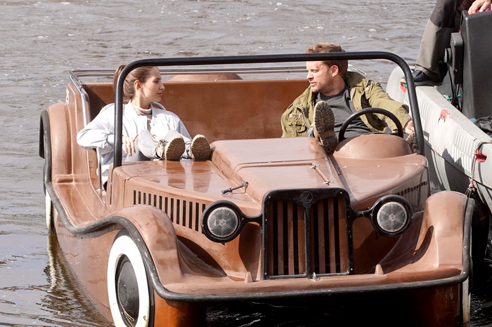 Středeční večer pro seriál Dvojka na zabití, poté Pustina