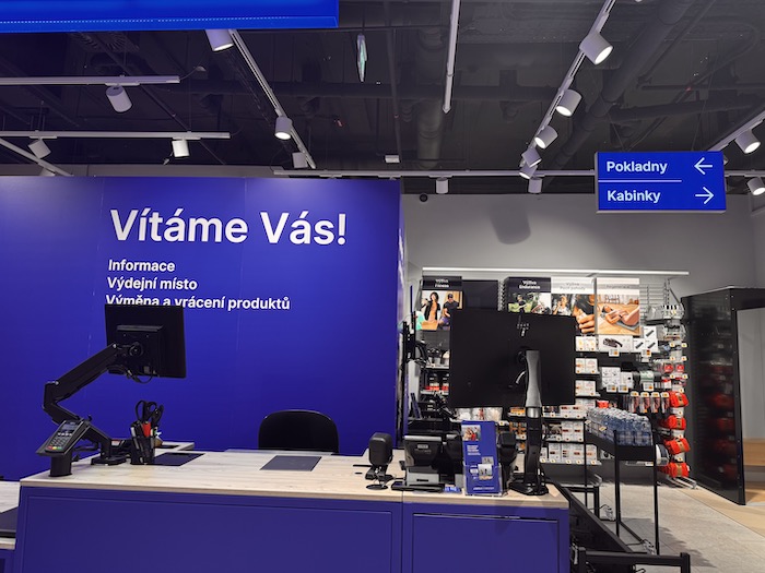 Welcome desk v prodejně Decathlon Fitness and Run Store, foto: MediaGuru