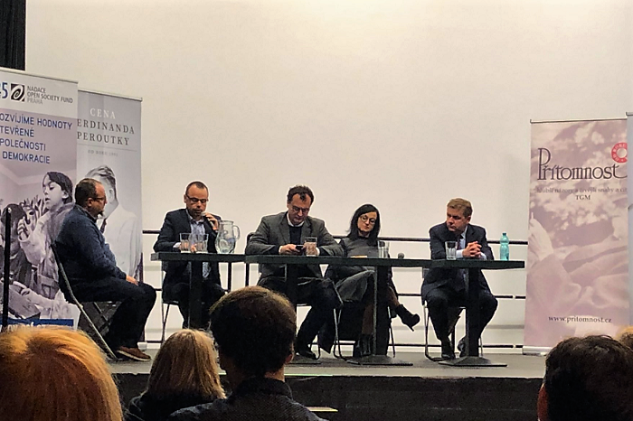 Videostream: Koná se osmý ročník konference Novinářské fórum