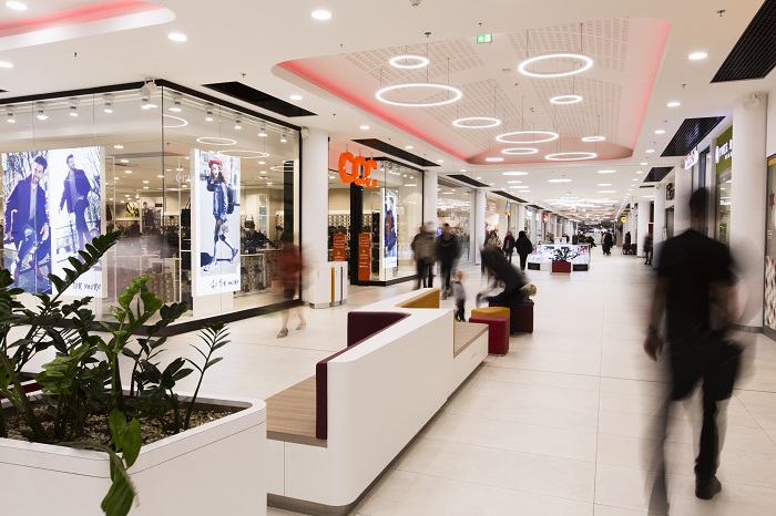 V obchodním centru Fénix došlo k výměně podlah, mobiliáře pasáží a osvětlení, zdroj: CPI PG.