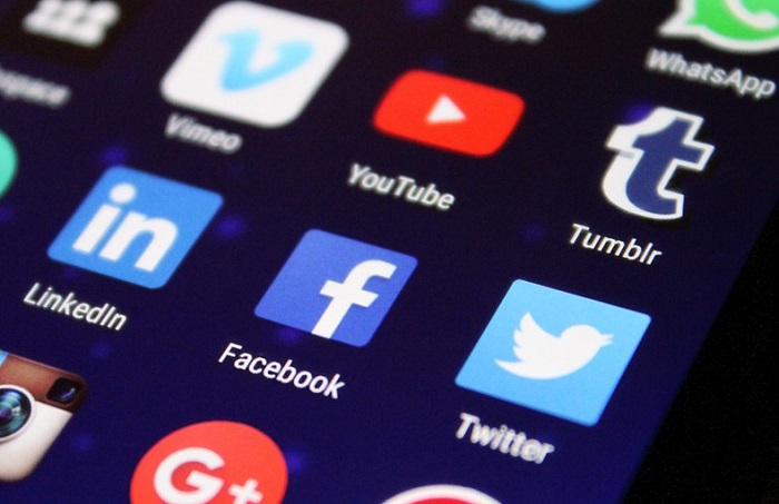 YouTube a Facebook znepřístupní ruským kanálům peníze z reklamy