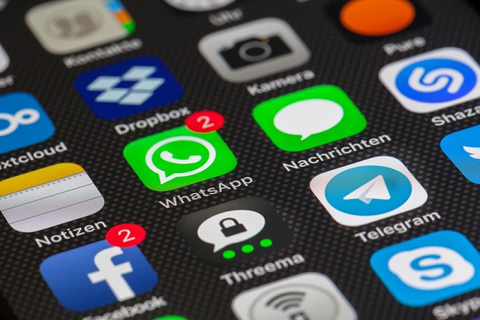 Aplikace WhatsApp spouští reakce pomocí emotikonů