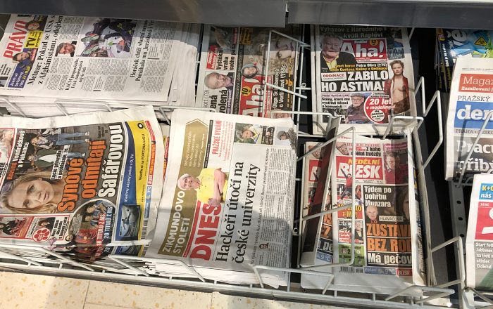 Česká pošta obnovuje na některých pobočkách prodej tisku