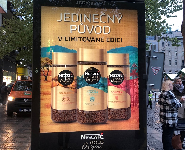 Venkovní reklama na limitovanou edici Nescafé Gold Origins, foto: MediaGuru.cz