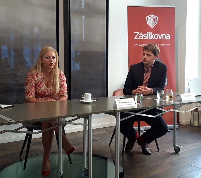 Simona Kijonková (zakladatelka a spolumajitelka) a Ondřej Žák (výkonný ředitel) očekávají, že Zásilkovna letos doručí přes novou službu milion zásilek, foto: MediaGuru.