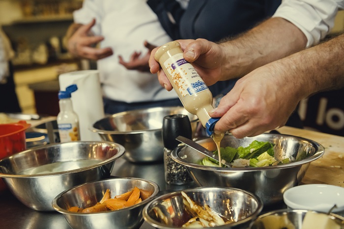 Jídla kuchaři připravovali z ingrediencí, které si hosté přinesli ze svých lednic, zdroj: Unilever.