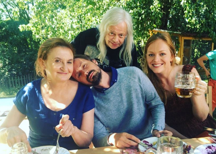 Seriály Jedna rodina a Kamarádi ve čtvrtek nebudou