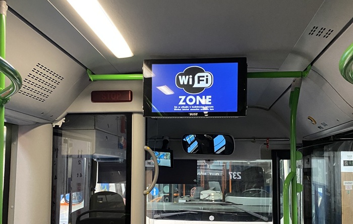 Reklamní plochy pro papírové letáky nahrazují digitální LCD monitory, zdroj: Mobilboard