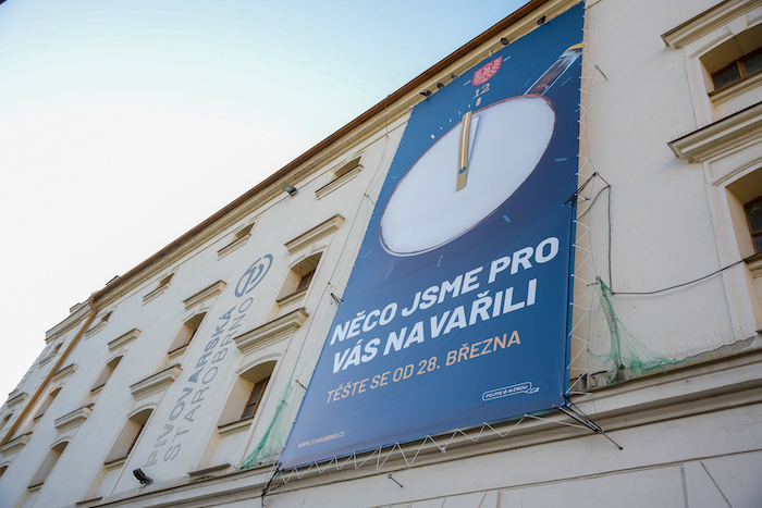 Starobrno upozorňuje na novinku obřím ciferníkem