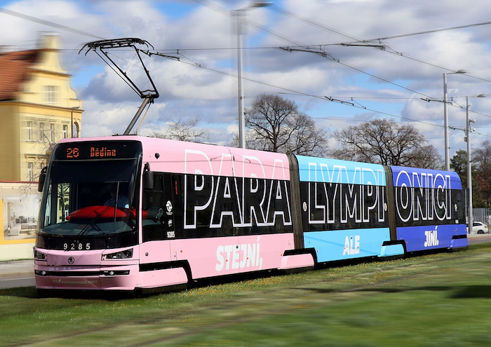 Již několik dní jezdí po Praze obrandovaná paralympijská tramvaj, zdroj: Český paralympijský tým