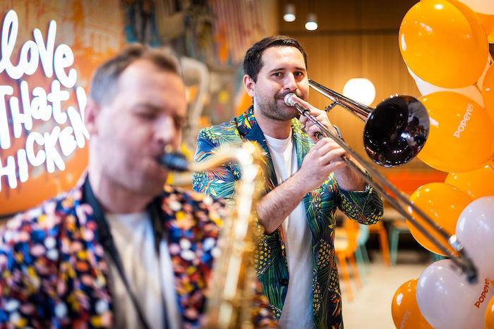Popeyes přináší do Prahy ochutnávku Mardi Gras
