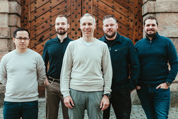 Sherpas se mění na skupinu, v jejím čele je Luboš Plotěný