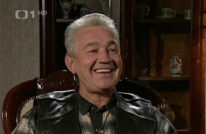 Televize mění program, uctí památku Jiřího Krampola