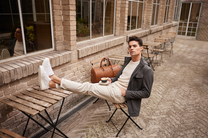 Blažek má surrealistickou kampaň s hercem Březinou