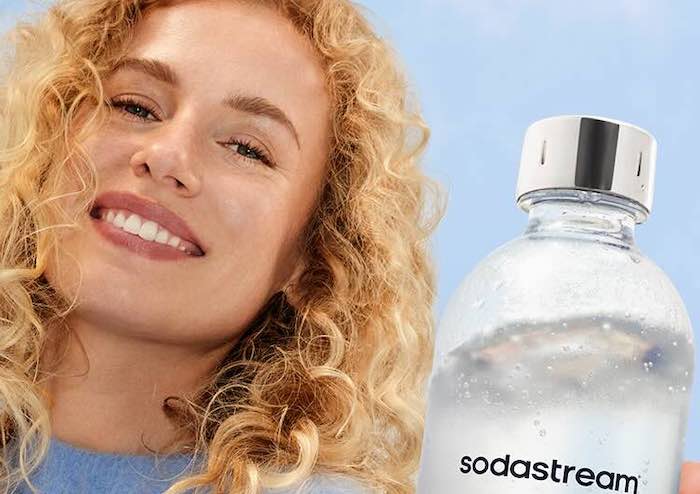 SodaStream kampaní ukazuje, že „už nemusíte" řešit lahve