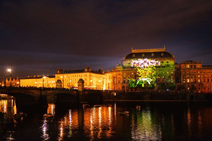 Ke 120. repríze Kytice připravil Pilsner Urquell videomapping