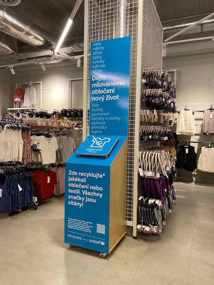 Do sběrných boxů v obchodech Primark lze odložit textil jakékoli značky a v jakémkoli stavu, zdroj: Primark.