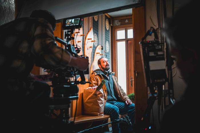 „Hlavně klid“, říká v novém vánočním spotu Bernard