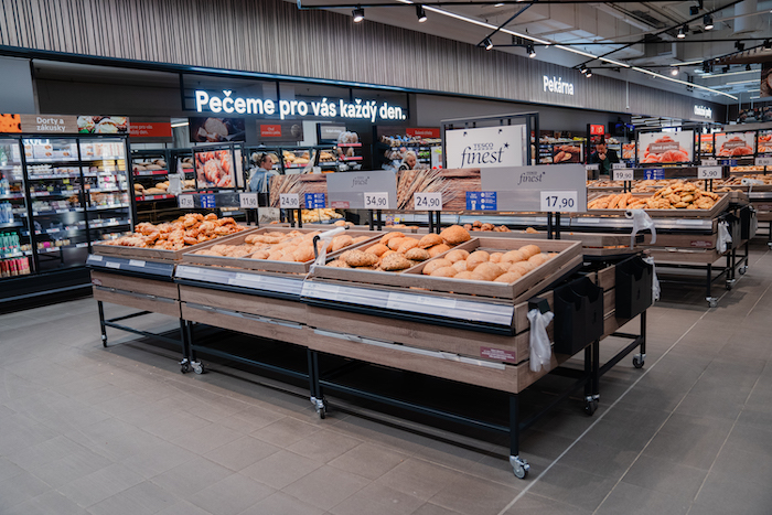 Součástí zrekonstruované prodejny je také vlastní pekárna, zdroj: Tesco.