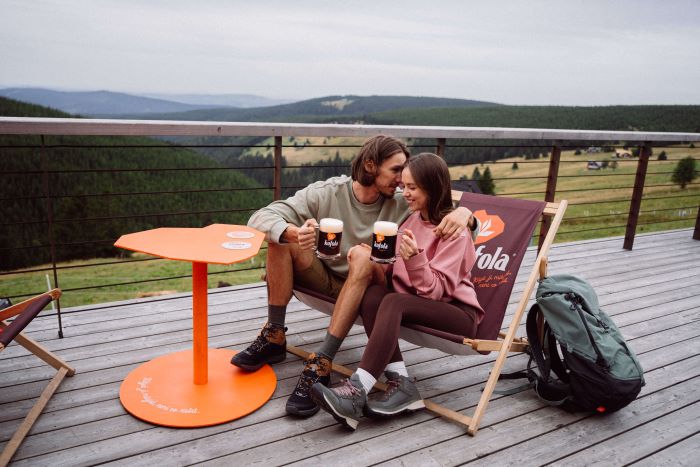 Kofola zapojuje Amorky, pomohou se seznamováním naživo