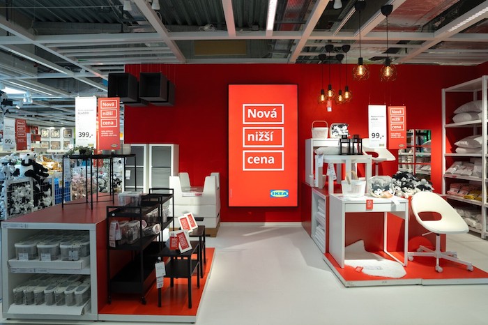 Ikea pokračuje ve zlevňování, přidává přes 350 výrobků