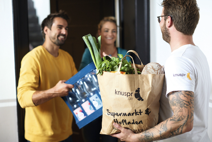 Rohlík se v Německu spojuje s Amazonem