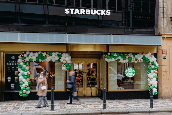 Starbucks otevírá ve Vodičkově kavárnu i se zahrádkou