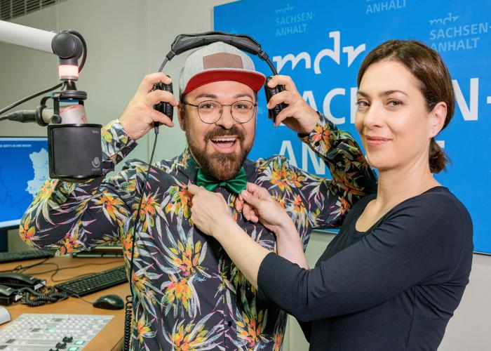 Moderátoři ranního vysílání veřejnoprávní stanice MDR Sachsen-Anhalt Lars Wohlfahrth und Antonia Kaloffová. Foto: MDR/Marco Prosch