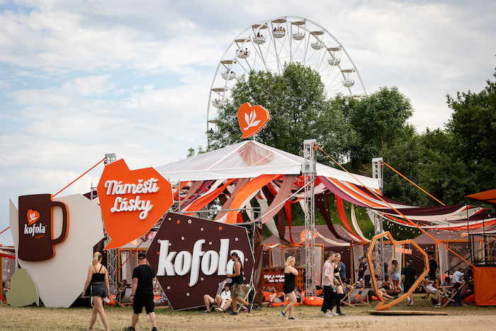Na festivalech vystavěla Kofola Náměstí lásky, zdroj: Kofola.