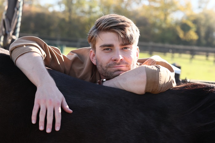 Prima představila děj i titulní píseň seriálu O lidech a koních