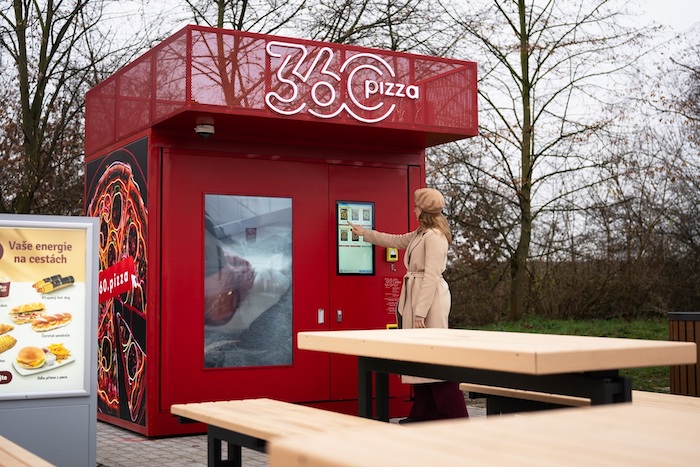 Jednou z novou službou Orlenu je pizzamat od společnosti 360pizza, zdroj: Orlen.