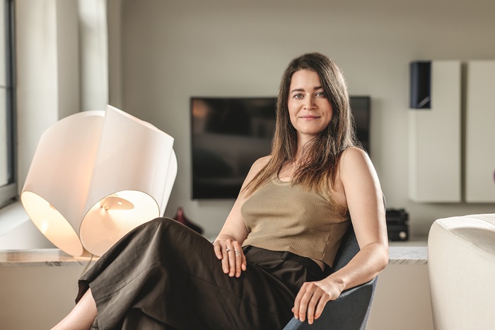 Šéfredaktorkou magazínu Hrot je Sára Goldbergerová