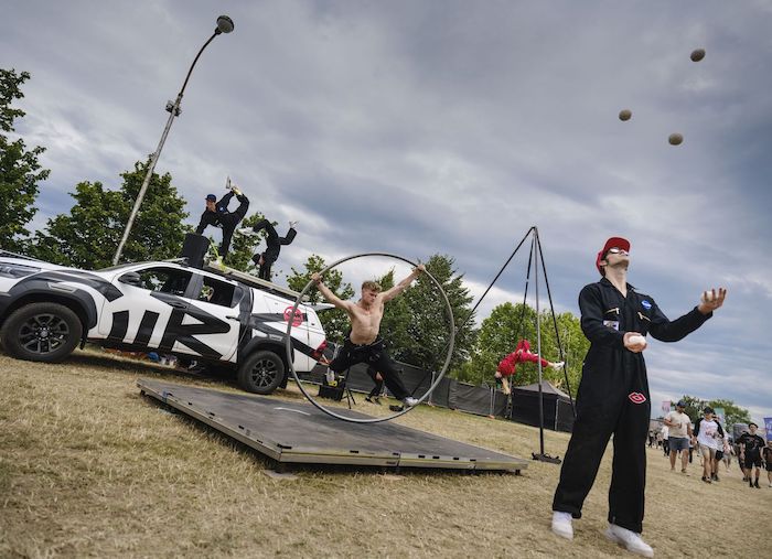 Cirk La Putyka rozjíždí rozvážkovou službu Circus Express