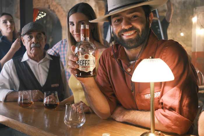 Rum Heffron oslavuje v nové kampani troufalost