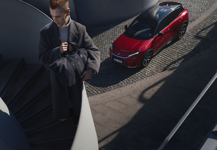 Jan Černý navrhl víkendovou tašku pro automotive značku Lexus, zdroj: Lexus / Toyota