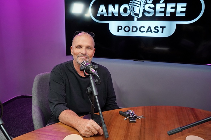 Na Prima+ zahájil podcast Ano, šéfe!, je o zákulisí pořadu