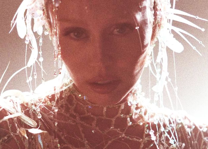 Miley Cyrus propaguje nové album opět na Disney+