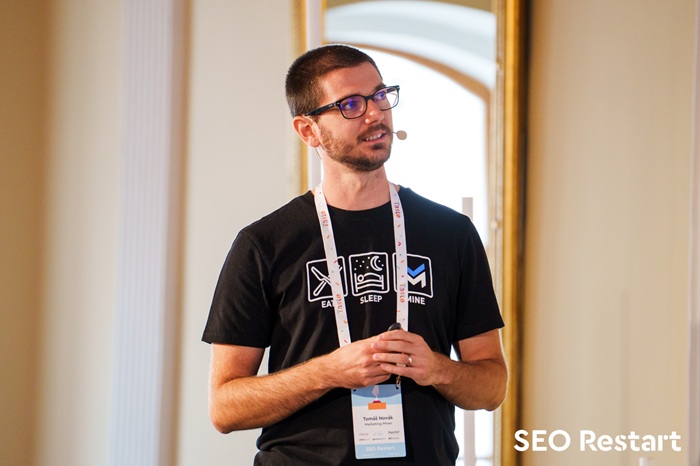 Tomáš Novák na konferenci SEO Restart, zdroj: Taste