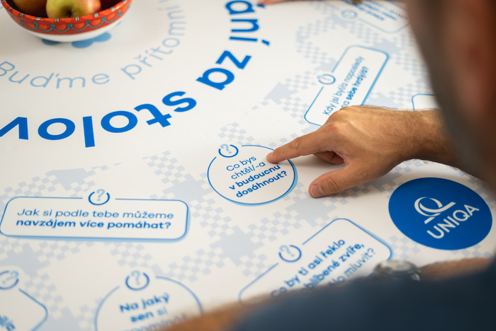 Uniqa v kampani vybízí ke společnému stolování