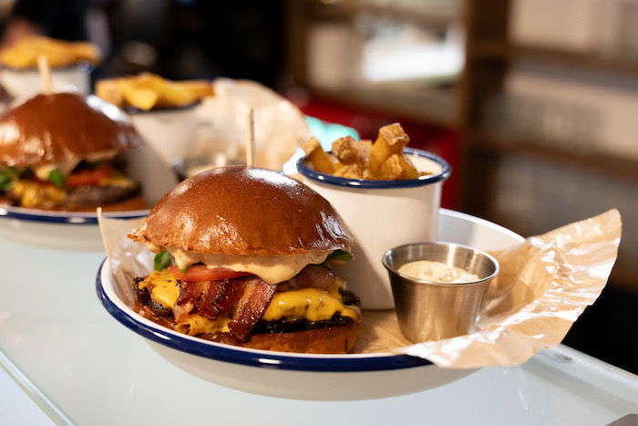 Mama’s Burger otevírá svou první pobočku v Praze