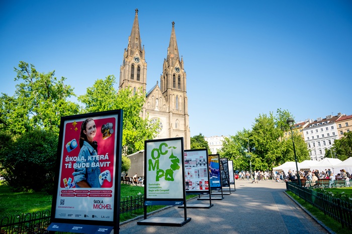 Studenti školy Michael vystavují svá díla v centru Prahy
