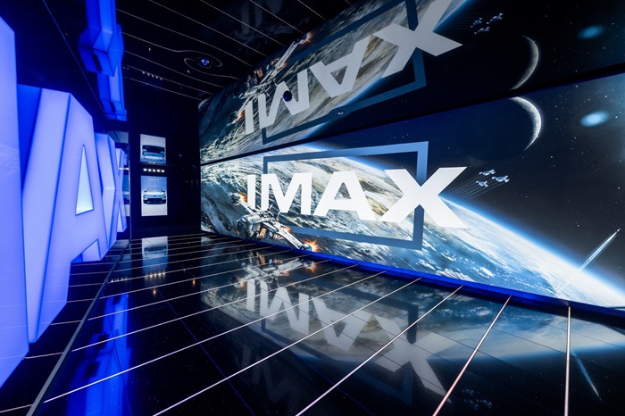 Volvo je po celý rok sponzorem Cinema City IMAX v OC Flora
