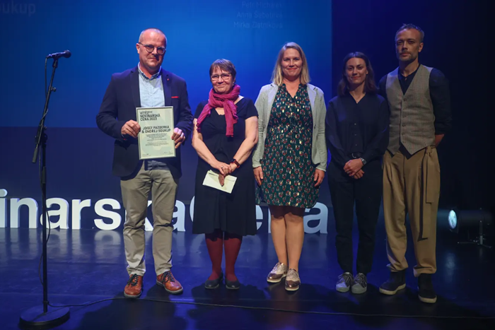 Novinářské ceny 2023 mají Pazderka či Stomatová