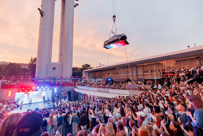 Red Bull Dance Your Style doplnilo levitující Porsche